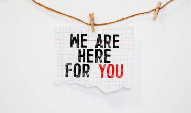 Ofis gündeminde, kağıt üzerinde el yazısı metniniz için buradayız..