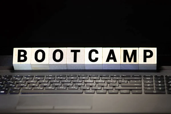 Tahta Küplere Yazılmış Bootcamp Kelimesi Konsept — Stok fotoğraf