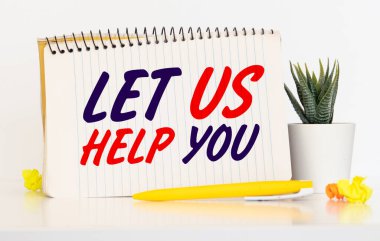 Defterdeki kadın el yazısı izin ver sana sehpada kahve, bitki ve gözlüklerle yardım edelim..