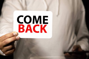 Arkaplan desenli beyaz kağıt üzerinde hızlı bir metin.