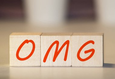 Aman Tanrım, yeşil harflerle yazılıyor..