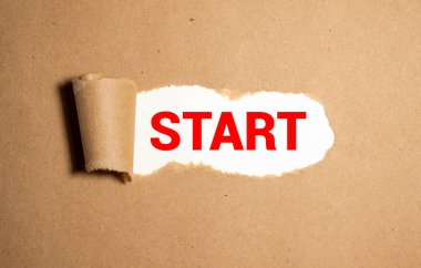 Kelime yırtık kağıda yazılmaya başlandı. konsept