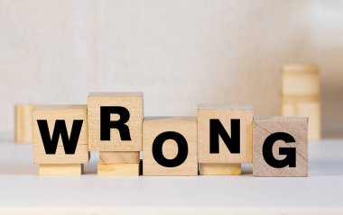 Tahta arka planda harf engelleme hatası.