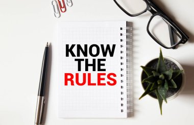 Not defterine kalemlerle yazılmış Kural metnini bil.