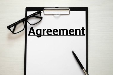 Gözlüklü finans masalarıyla ilgili metin anlaşması..