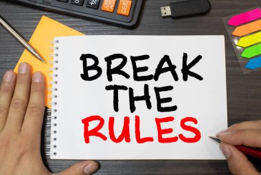 Kelime yazma metni Kuralları çiğne. Resmi kurallara ve kısıtlamalara karşı bir şey yapmak için iş konsepti.