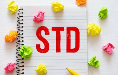 Doktorların elinde kağıt üzerinde cinsel yolla bulaşan hastalık. Tıbbi konsept. Doktor.