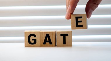 Beyaz üzerine izole edilmiş yapı taşlarıyla yapılmış bir ağ sözcüğü.