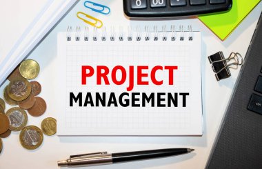 Kalemle deftere yazılan proje yönetimi bildirisi.