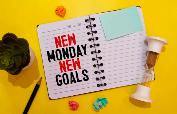 Написання Тексту New Monday New Week New Goals Концепція Означає — стокове фото