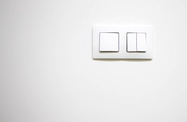 Beyaz arka planda beyaz çift prizli. Elektrik prizi. Avrupa yüksek voltajlı 220W çorapları. Yüksek çözünürlüklü fotoğraf..