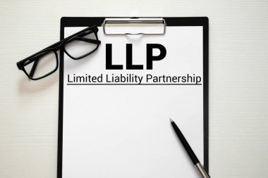LLP Sınırlı Sorumluluk Ortaklığı afişi ve konsepti. Asgari estetik.