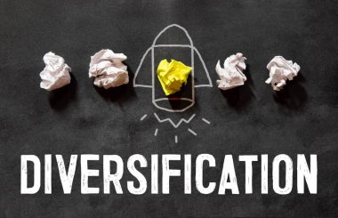 Siyah kağıda kelime çeşitlendirmesi.