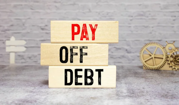 Text Pay Off Debt on wooden block — Fotografia de Stock