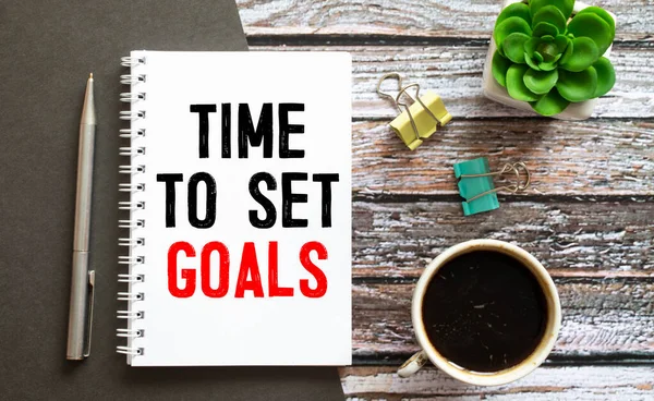 Time Set Goals Está Escrito Bloc Notas Blanco Cerca Despertador —  Fotos de Stock