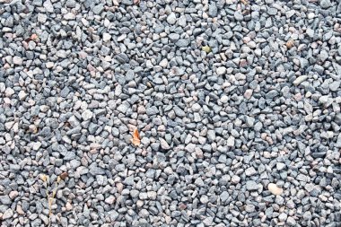 Yakından bakıldığında açık gri taşlı küçük bir alan, üstten çekilmiş..