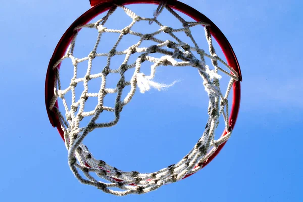 Basquete Aro Fundo Céu Azul — Fotografia de Stock