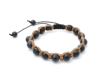 İzole siyah boncuk bilezik