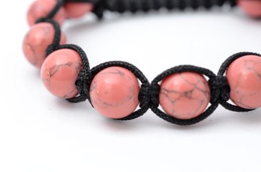 izole boncuk ile mercan bilezik