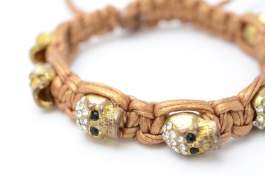 bilezik izole kafatasları ile