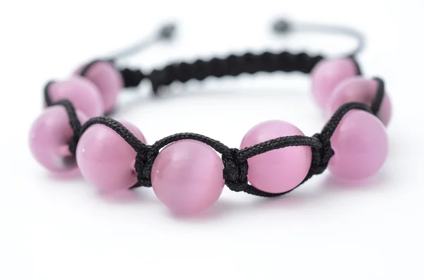 Pulsera de perlas rosadas aisladas —  Fotos de Stock