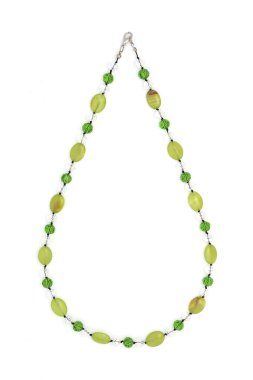 ışık yeşil boncuk izole