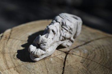 Sigara boru, Hint Baş, kil heykelcik