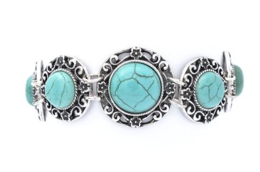 Mavi taşlı bilezik beyaza izole edilmiş