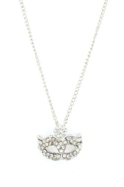 Kolye üzerinde beyaz izole maskesi