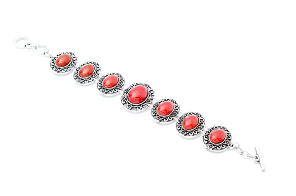 Pulsera con piedras rojas aisladas en blanco — Foto de Stock