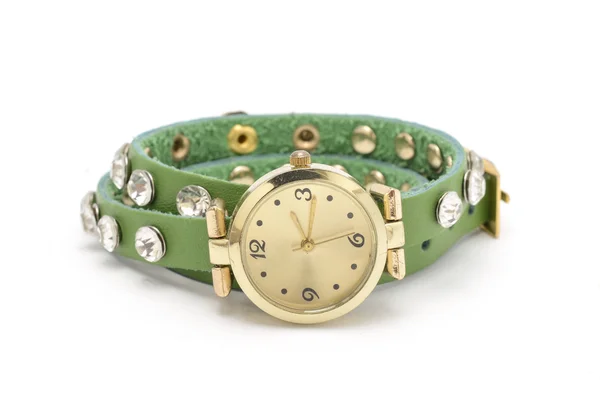 Beyaz izole bir yeşil kayışı ile kol saati — Stok fotoğraf