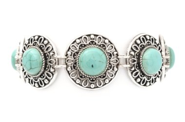 Mavi taşlı bilezik beyaza izole edilmiş