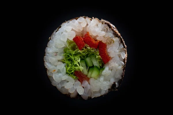 Enkele Maki Roll Geïsoleerd Zwarte Achtergrond — Stockfoto