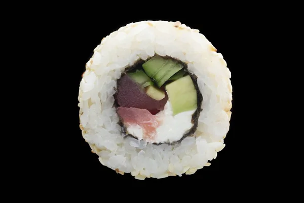 一只寿司卷在黑色的背景上 — 图库照片