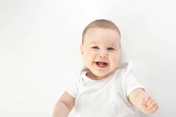 Πορτρέτο Του Χαμογελαστού Μωρού Κοιτάζοντας Κάμερα — Φωτογραφία Αρχείου