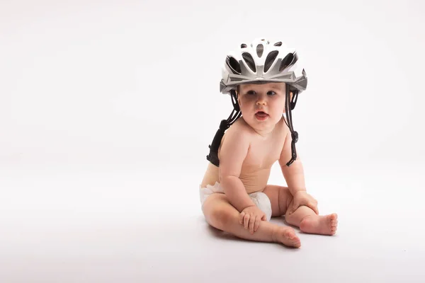 Bebé Casco Bicicleta Más Grande Sobre Fondo Blanco — Foto de Stock