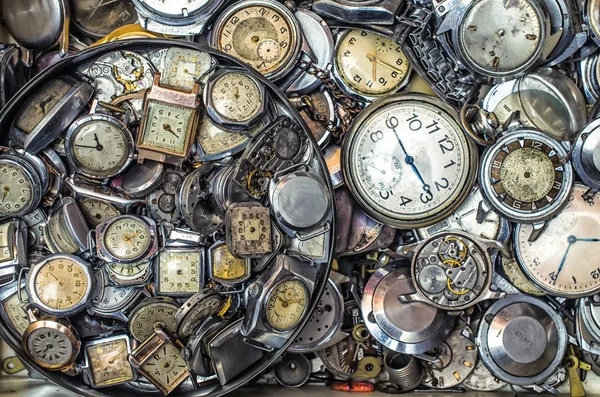 Textura do relógio velho, um monte de relógio velho — Fotografia de Stock