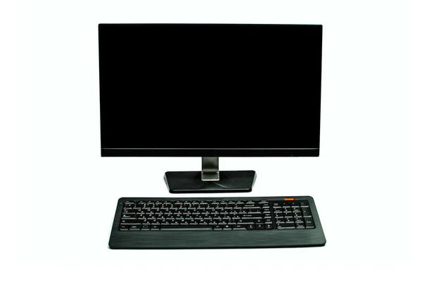 Monitorar e teclado em um fundo branco — Fotografia de Stock