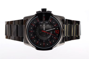 beyaz arkaplanda kol saati