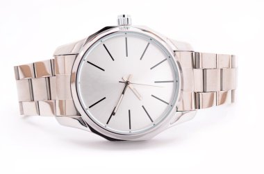 beyaz arkaplanda kol saati