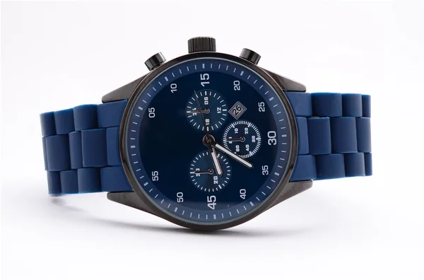 Orologi da uomo blu su sfondo bianco — Foto Stock