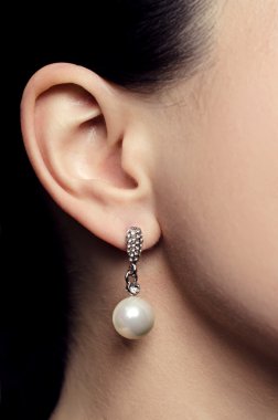 ear with pearl earring clipart