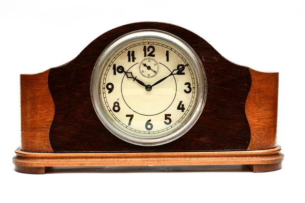 Relógio de mesa de madeira em um fundo branco — Fotografia de Stock