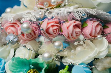 mavi bir arka plan üzerinde çelenk