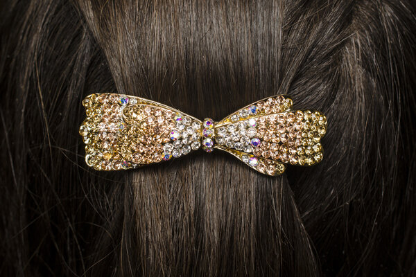 Заколка в волосах