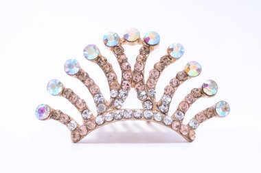 taç beyaz bir arka plan üzerinde