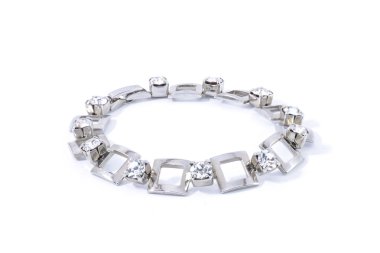 Briliants üzerinde beyaz izole ile gümüş bilezik