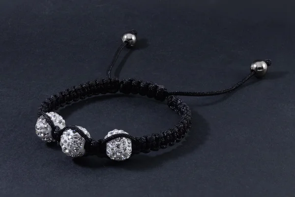 Shamballa bileklik siyah izole — Stok fotoğraf