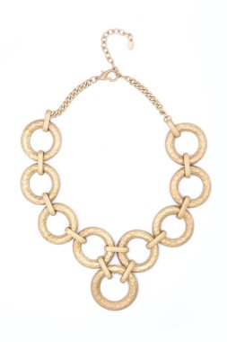 altın kolye üzerinde beyaz izole