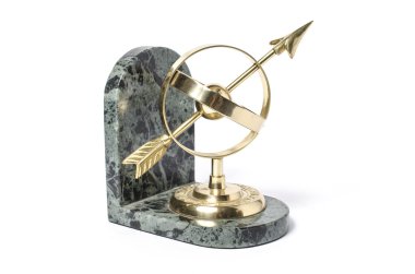 Hatıra kitap tutucu üzerinde beyaz izole